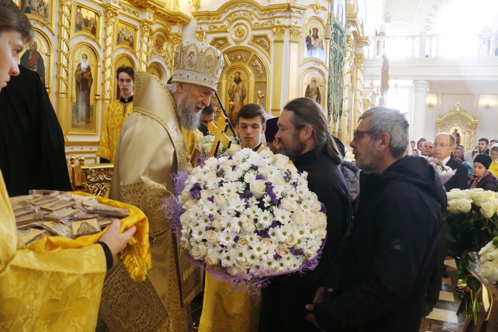 В кафедральном соборе в честь святого праведного воина Феодора Ушакова сонм архиереев совершил Божественную Литургию